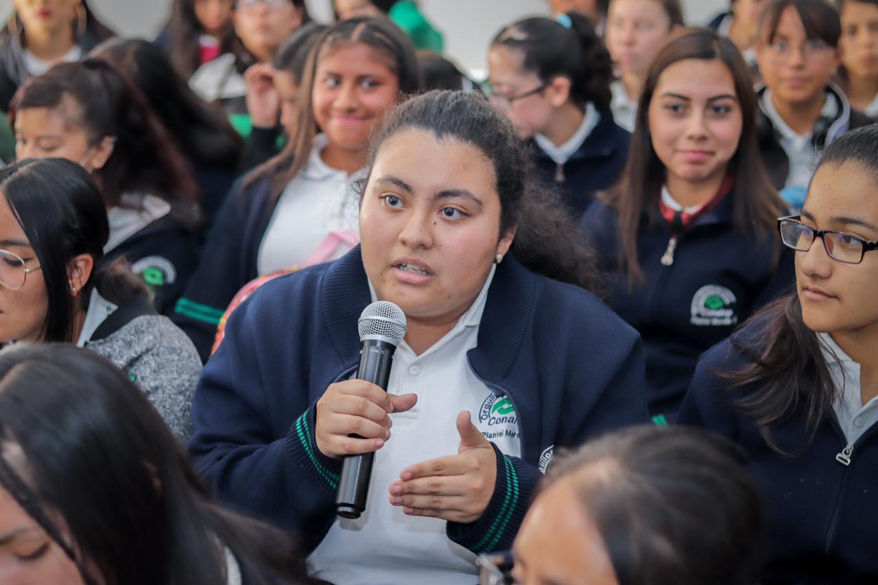  Concientizan a estudiantes sobre la violencia en el noviazgo