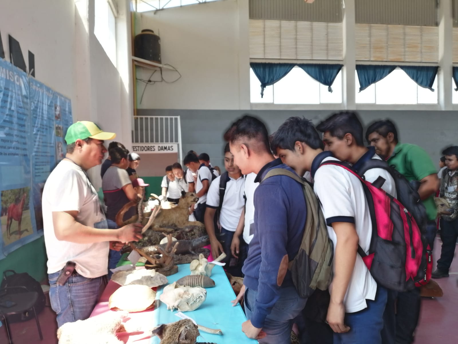  Promueve el Zoológico de Morelia la actividad científica en festival de Huetamo.