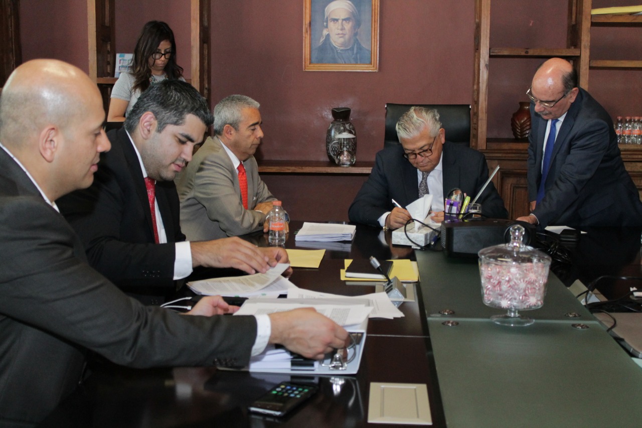 Formaliza SFA firma de contratos para inversión pública productiva