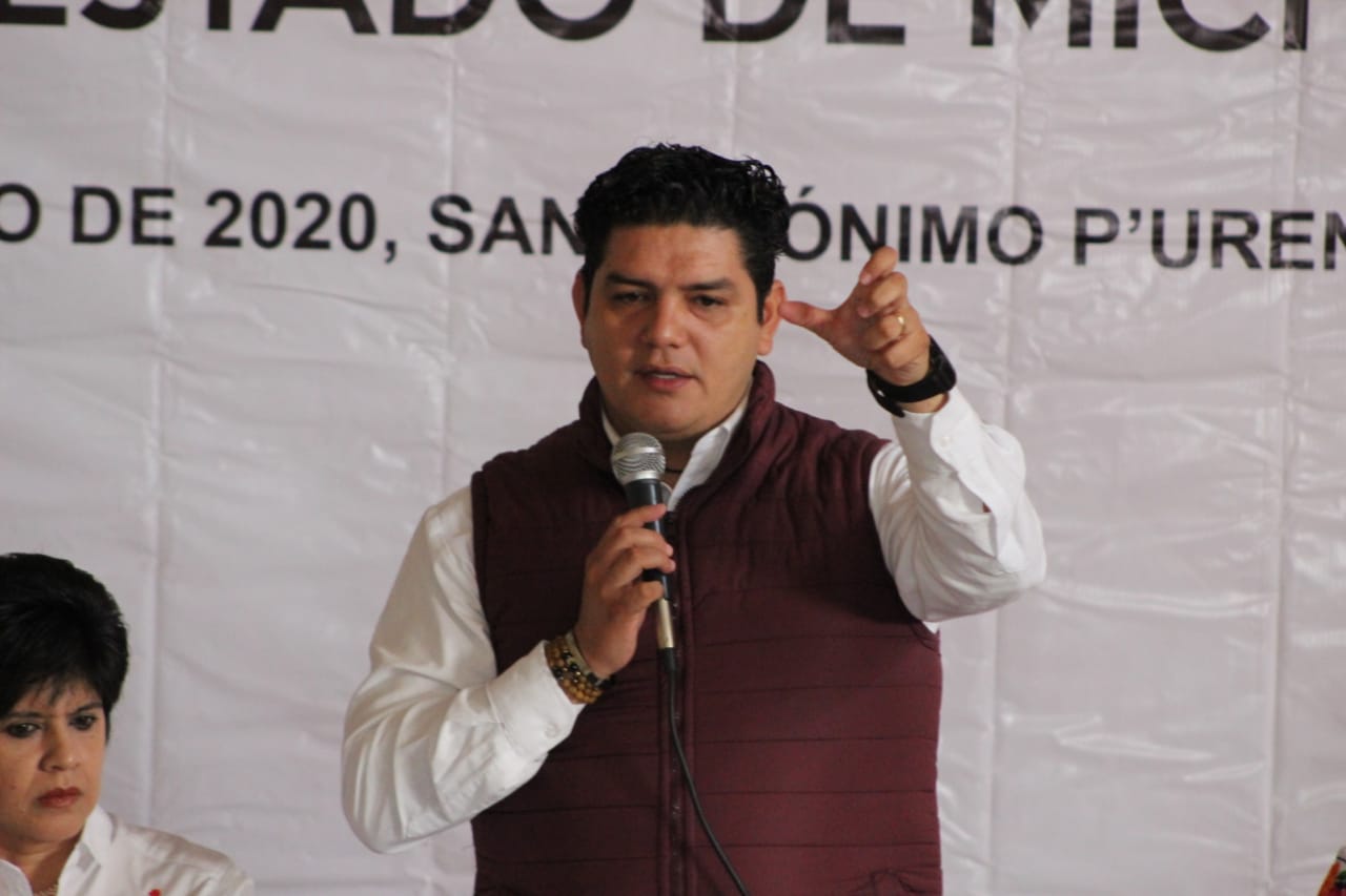 Toño Madriz reconoce a la comunidad indígena su aporte para conformar la Ley de Educación en Michoacán