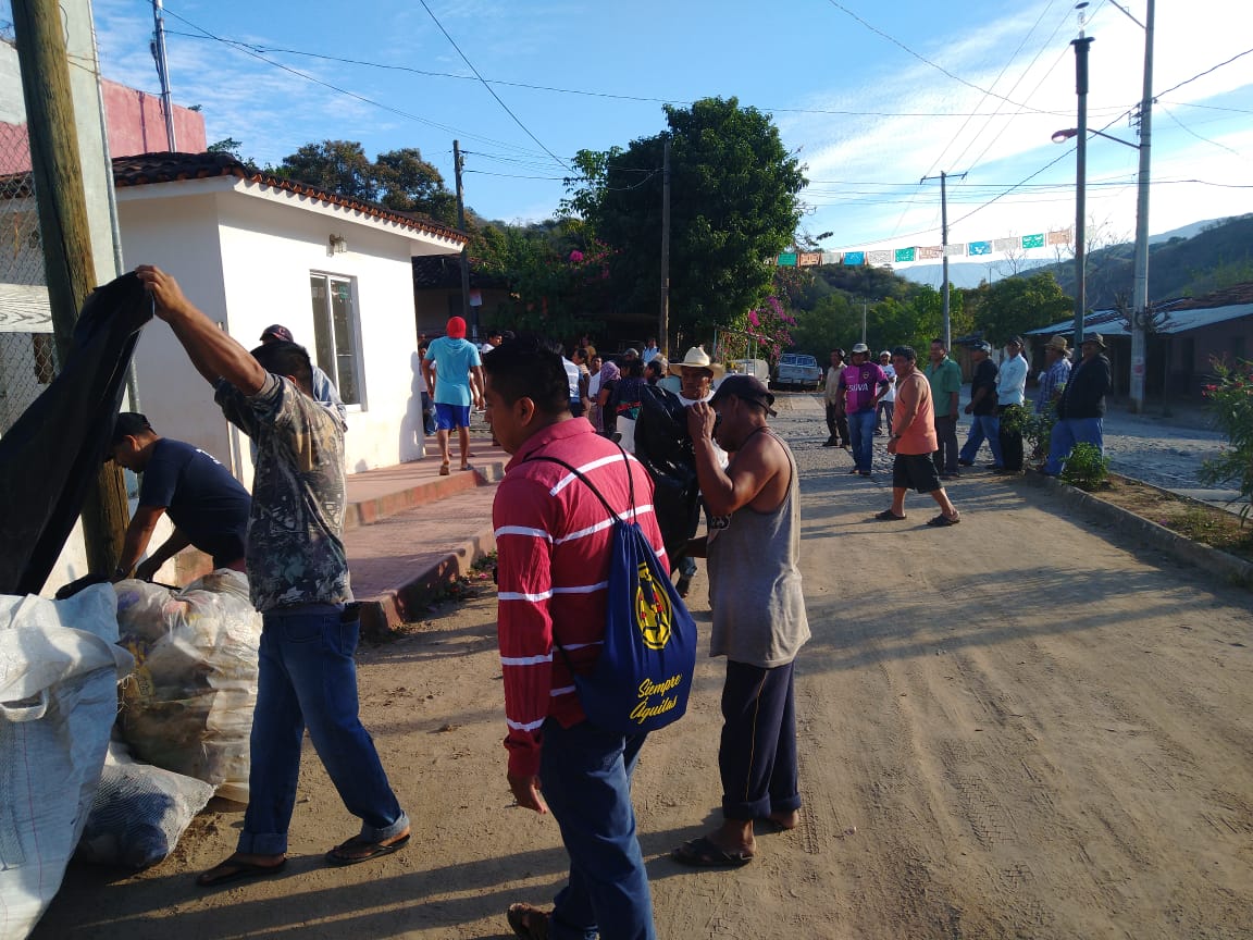  Comprometidos con el cuidado del medio ambiente, estudiantes del CECyTEM