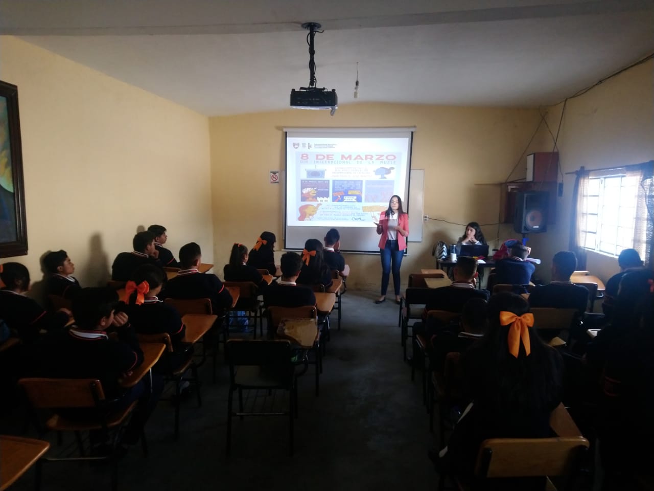  Bachilleres de Charo fortalecen conocimientos de género