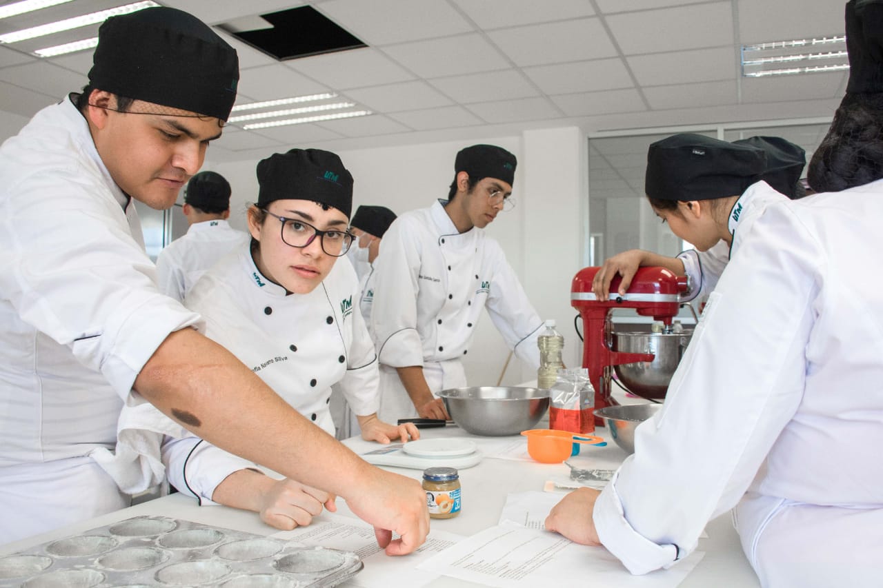  Alumnos de licenciatura en Gastronomía de la UTM logran ubicarse en unidades productivas