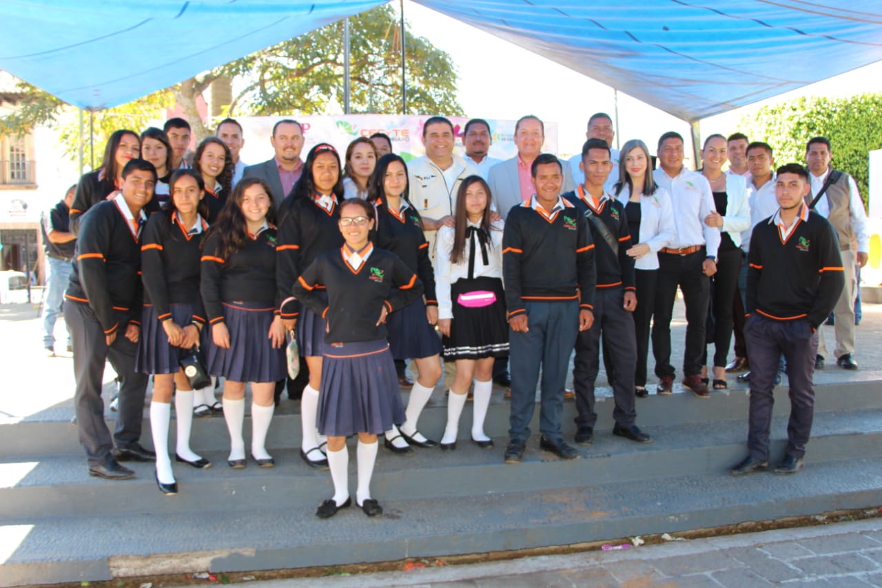  Celebra plantel escolarizado de Tacámbaro del CECyTEM su 7° aniversario
