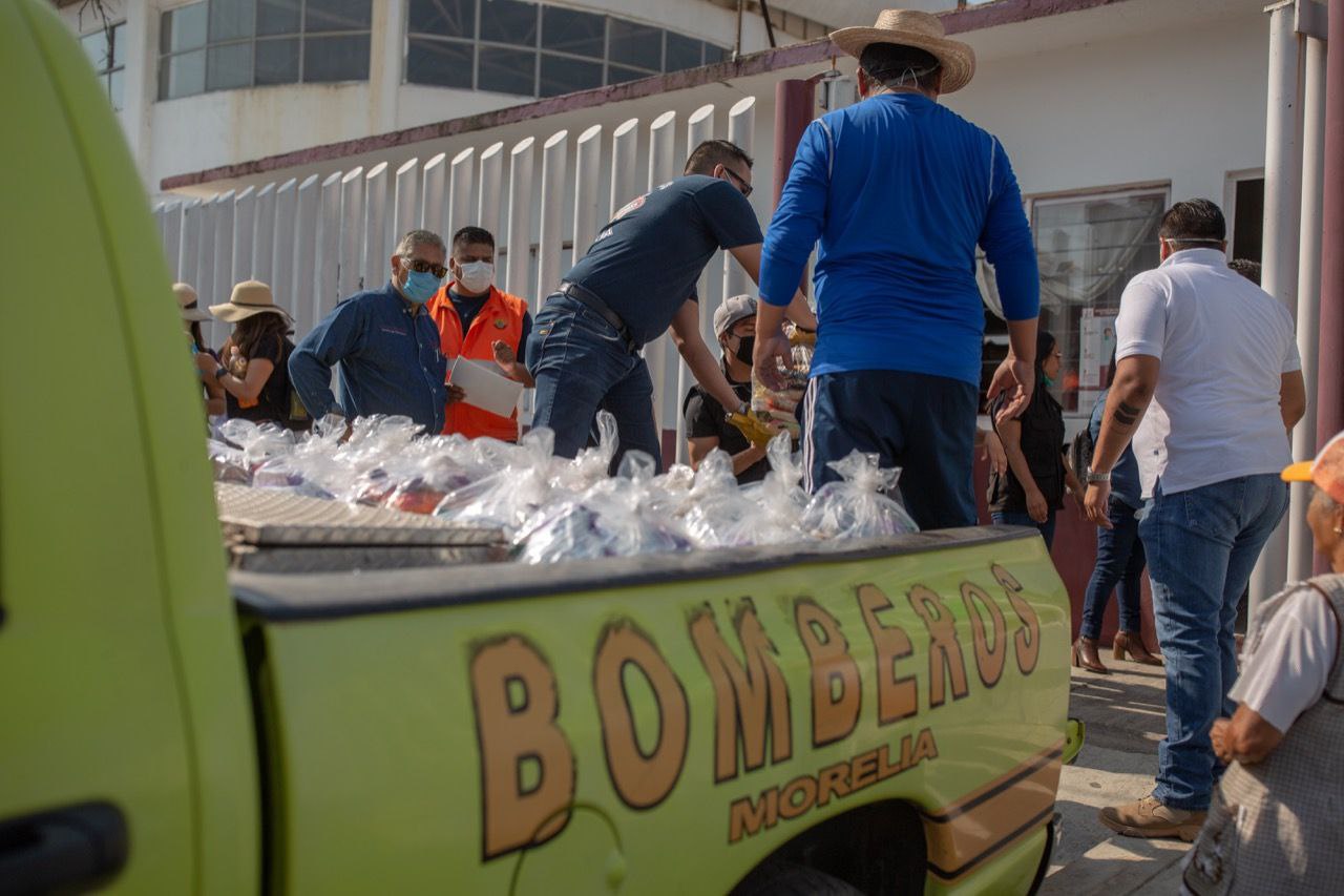  Entrega Raúl Morón paquetes alimentarios en zonas rurales de Morelia