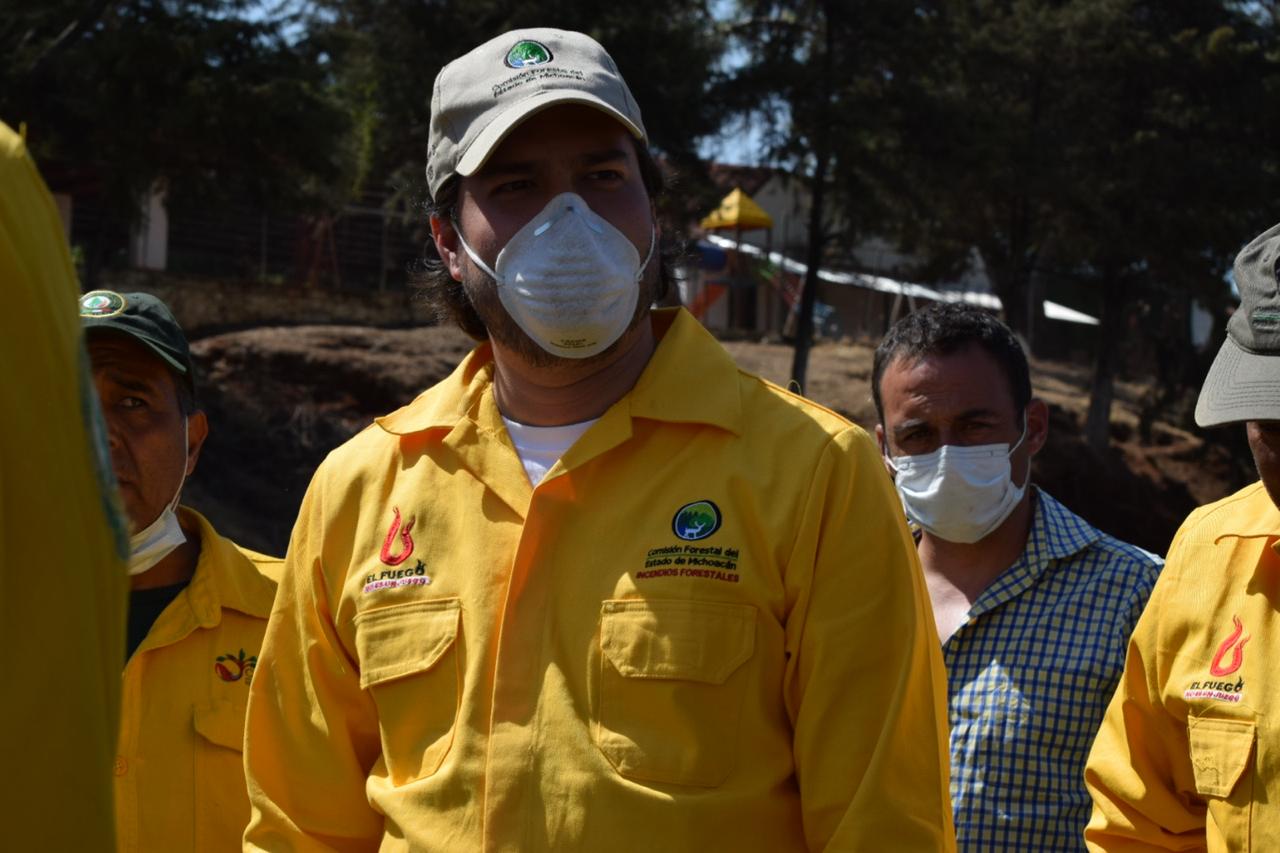  Atienden Estado y Federación incendio en Tacámbaro