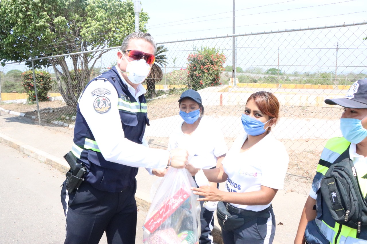 Motiva IEESSPP a sus cadetes con entrega de despensas