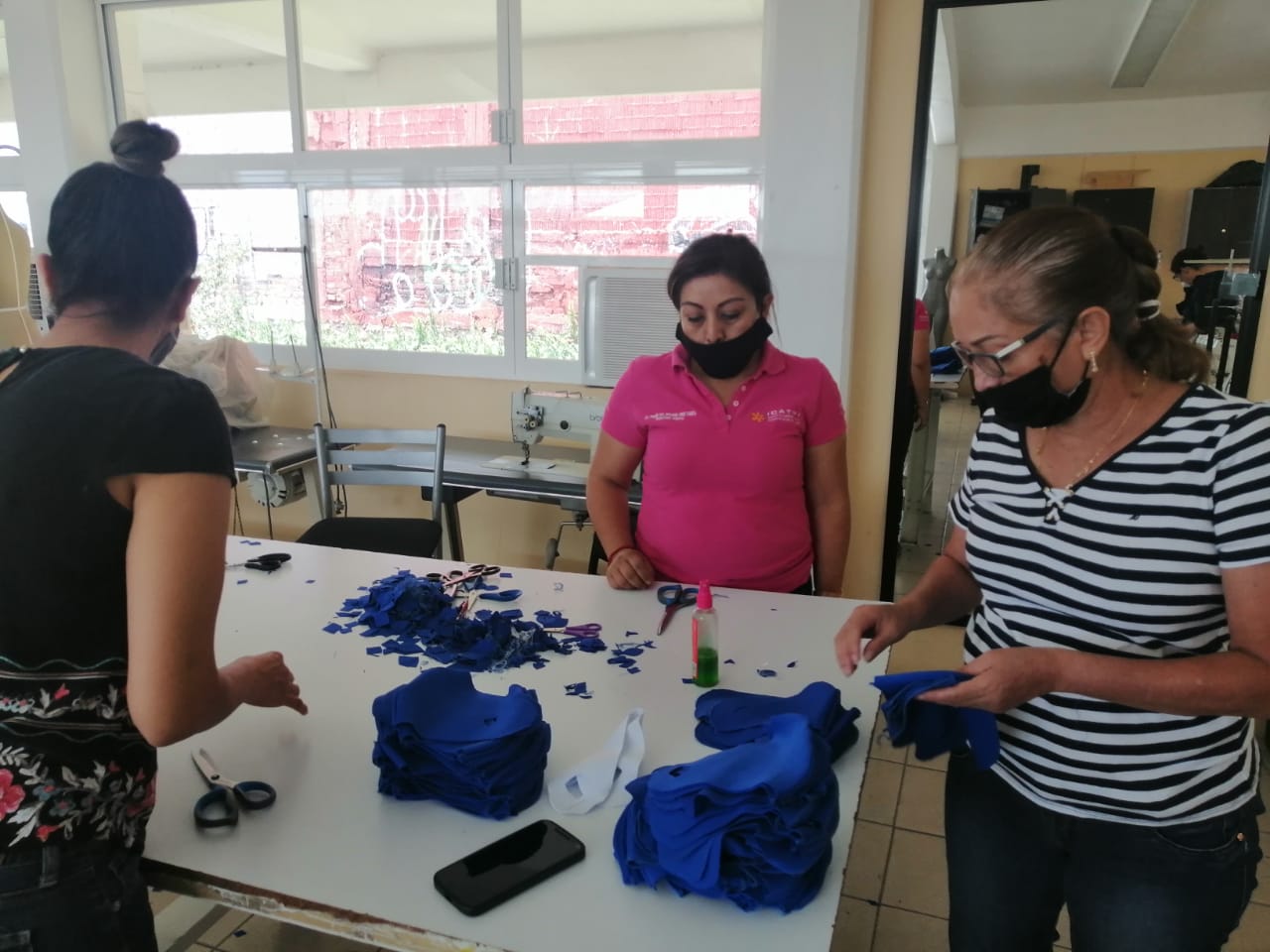  Comienza Icatmi elaboración masiva de cubrebocas