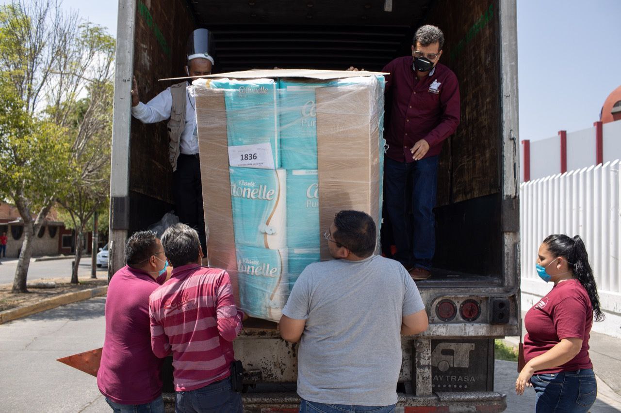  Recibe Raúl Morón insumos sanitarios de empresa Kimberly Clark