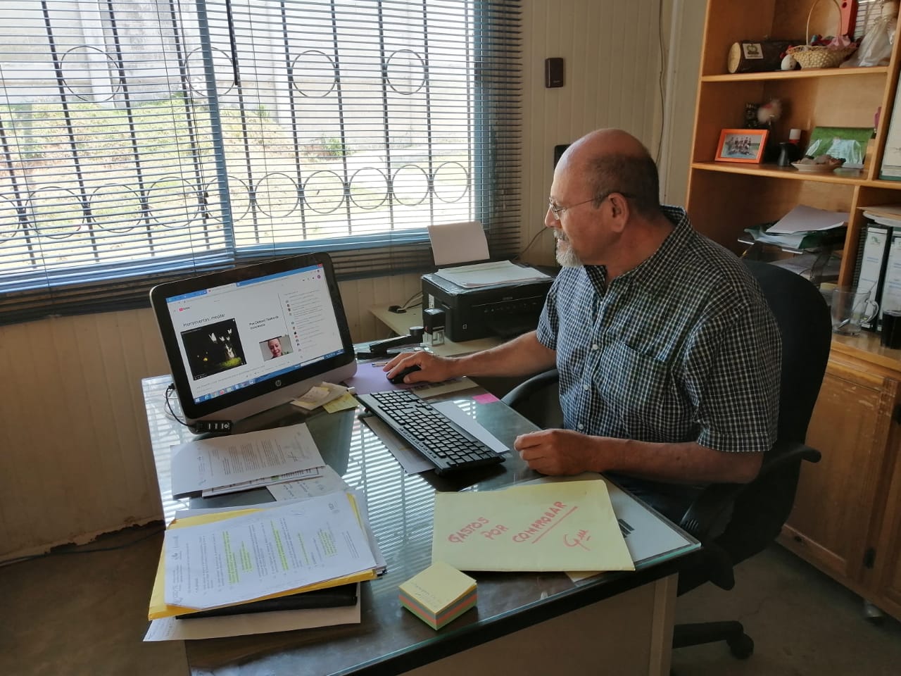  Estudiantes y directivos del CECyTEM participan en seminario de arte