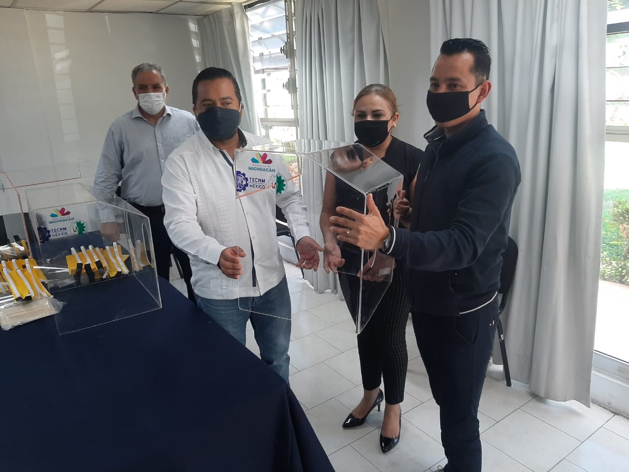 Dona sector académico cabinas de intubación y caretas a Tlalpujahua