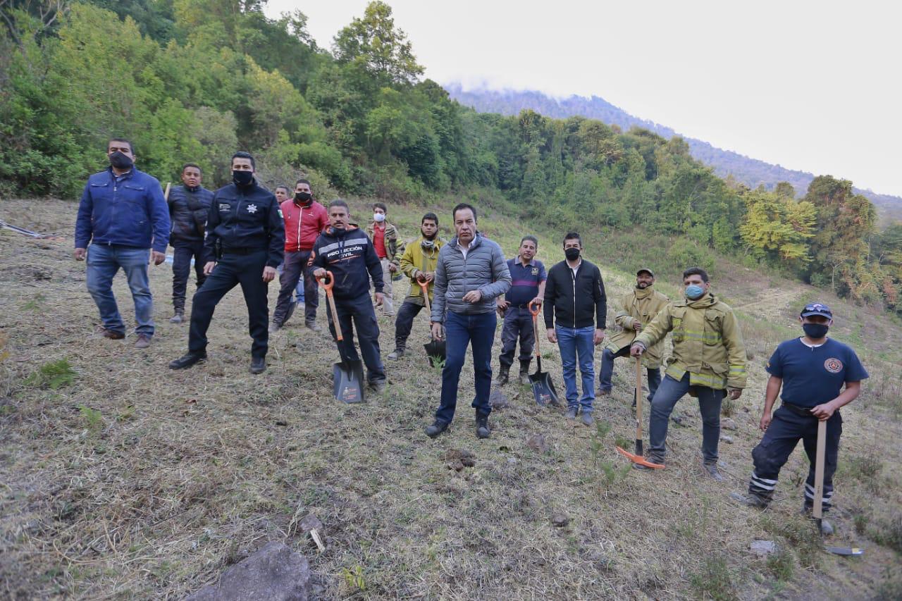  Arriban helicópteros para apoyar en atención al incendio en cerro de “El Cacique”