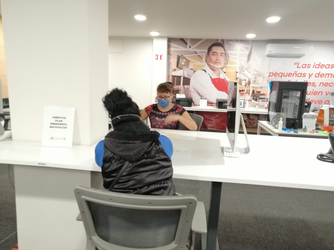  Prosigue entrega de créditos emergentes a dueños de empresas familiares