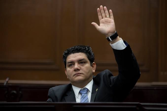  Nueva Ley de Educación, necesaria para el desarrollo de Michoacán: Toño Madriz