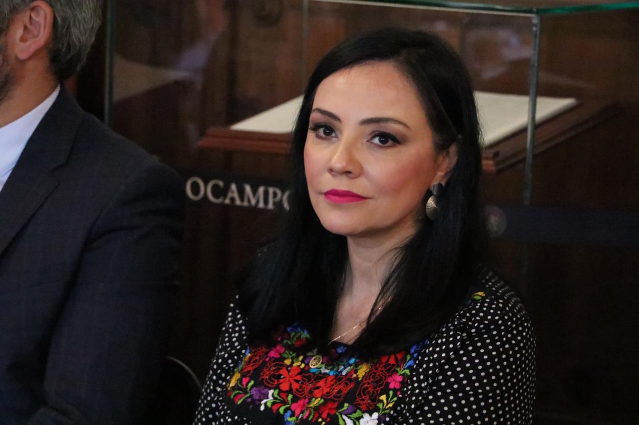  Llama Adriana Hernández a mejorar condiciones de las madres jefas de familia