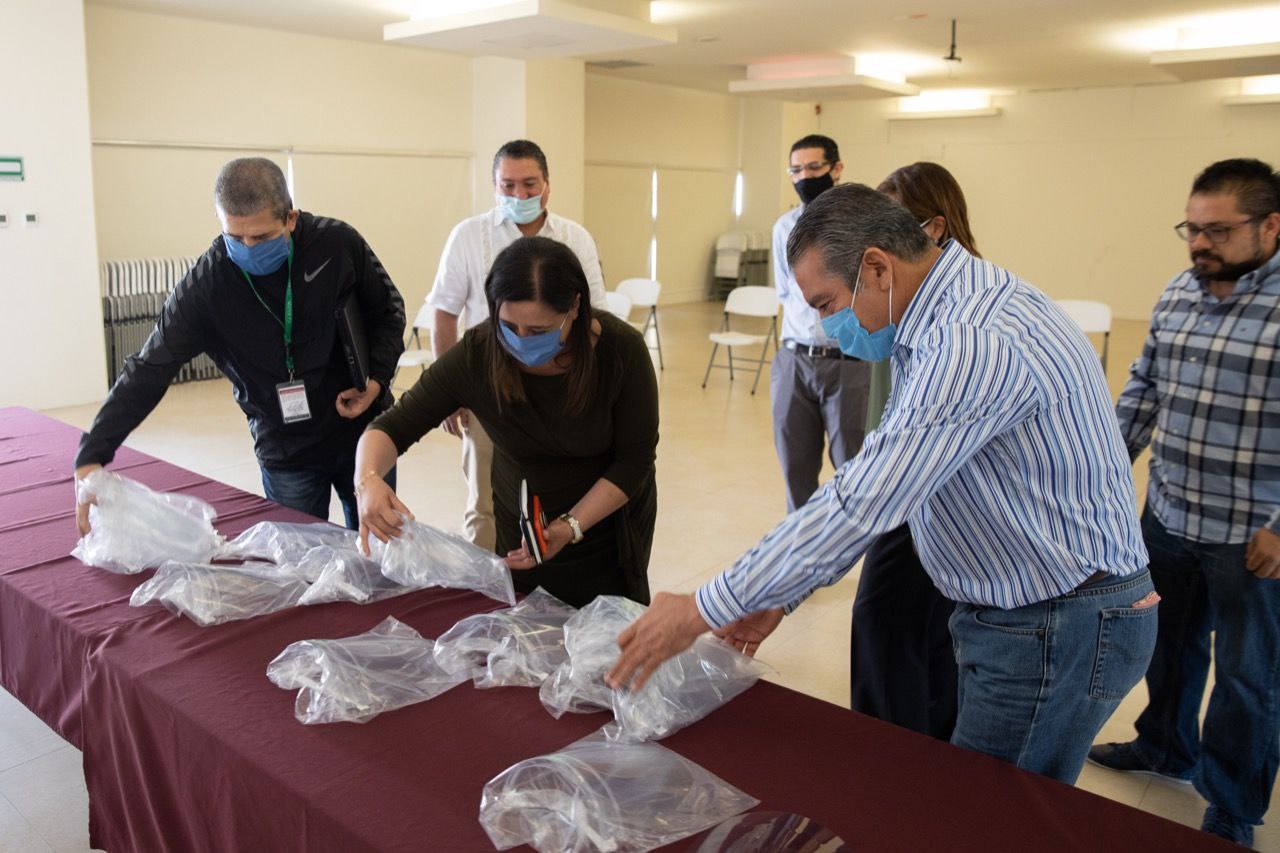Encabeza Raúl Morón donación de 25 mil caretas protectoras al IMSS Michoacán