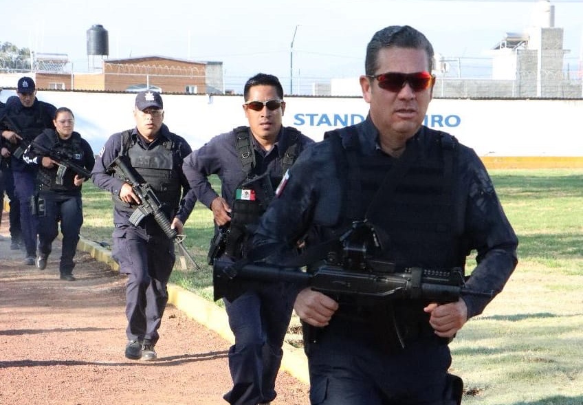  Realiza IEESSPP ejercicios avanzados de técnicas y tácticas policiales