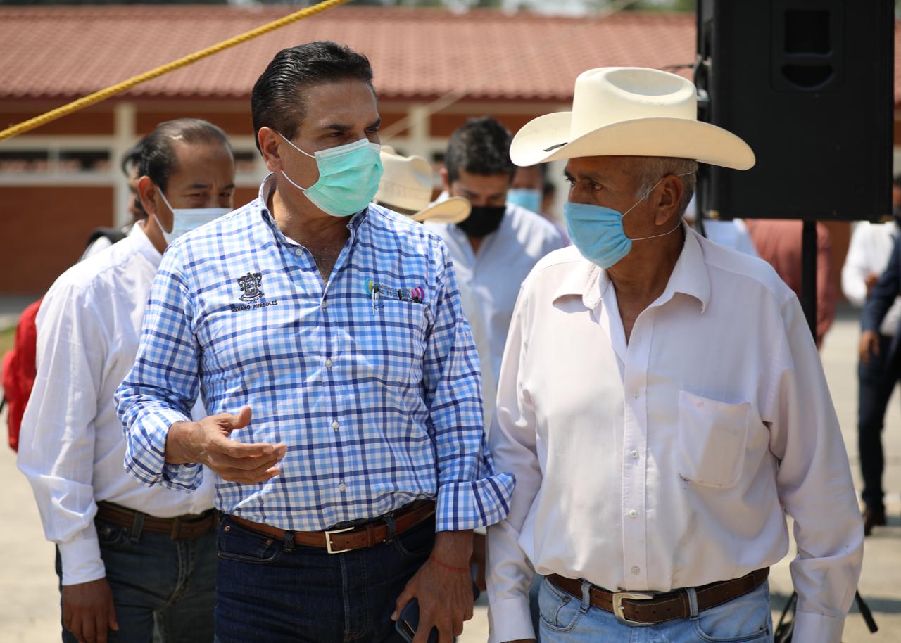 Gobernador y comuneros hacen frente en defensa de los bosques