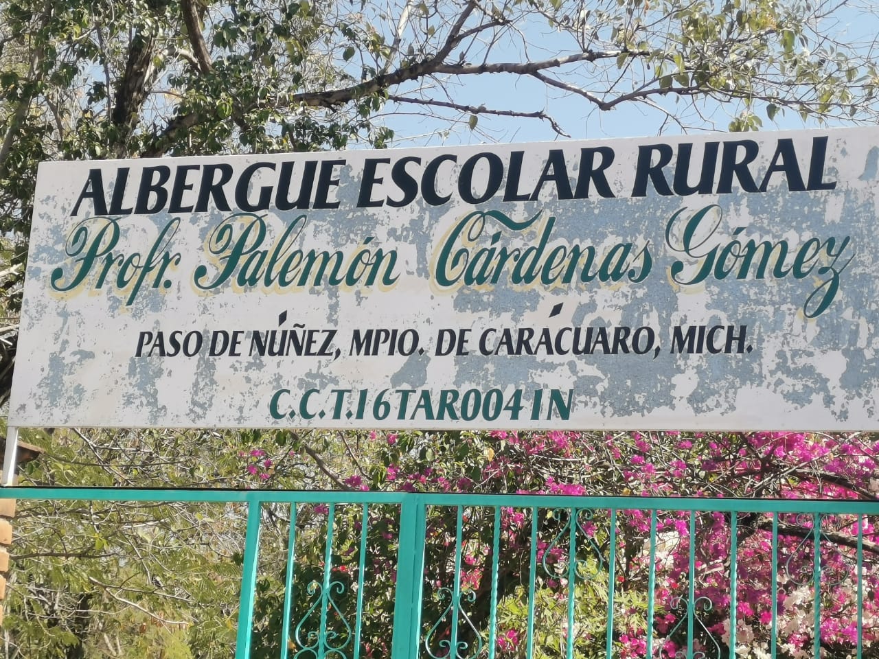  Realiza labor social personal del CECyTEM con familias de niños de albergues escolares rurales