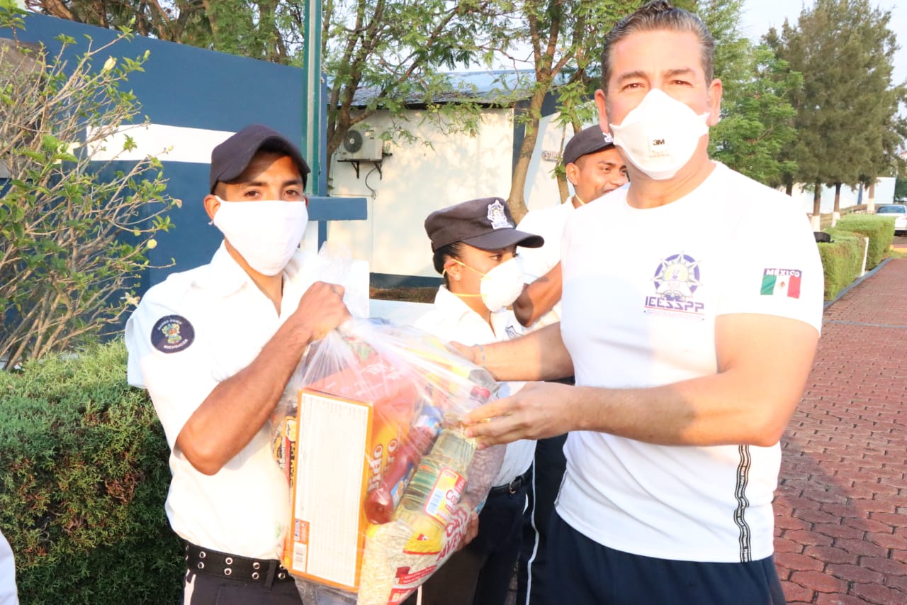 Brinda IEESSPP apoyo a sus cadetes con entrega de despensas