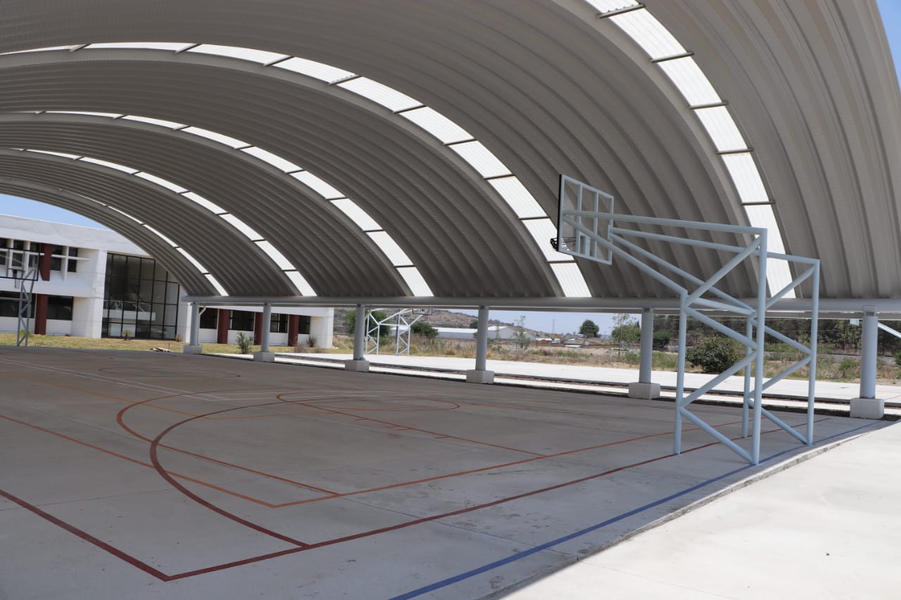  Concluye construcción de canchas deportivas en la UTM