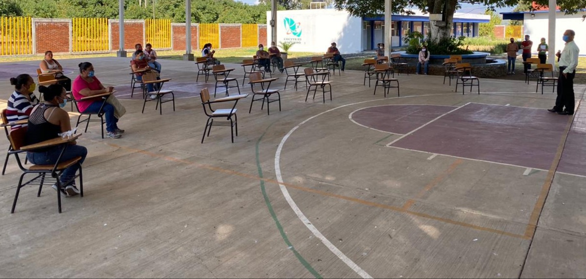  Unen esfuerzos padres de familia y directivos del plantel Tocumbo del CECyTEM por la educación de alumnos