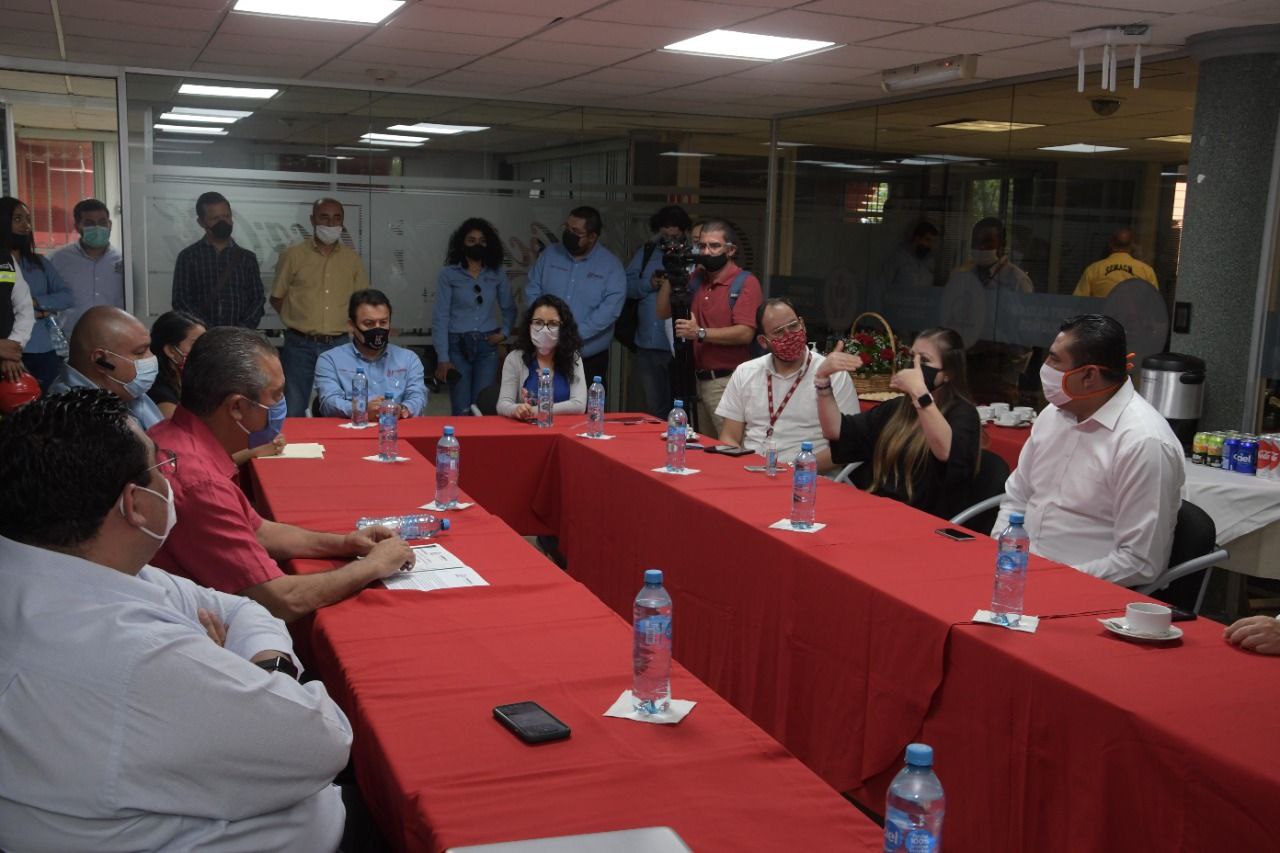  Acuerda Raúl Morón con Coca Cola FEMSA donación de agua industrial tratada al municipio