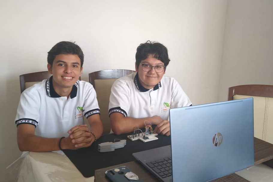  Estudiantes y docente del CECyTEM, ganan Oro y Plata en Concurso Nacional de Creatividad e Innovación Tecnológica 2020