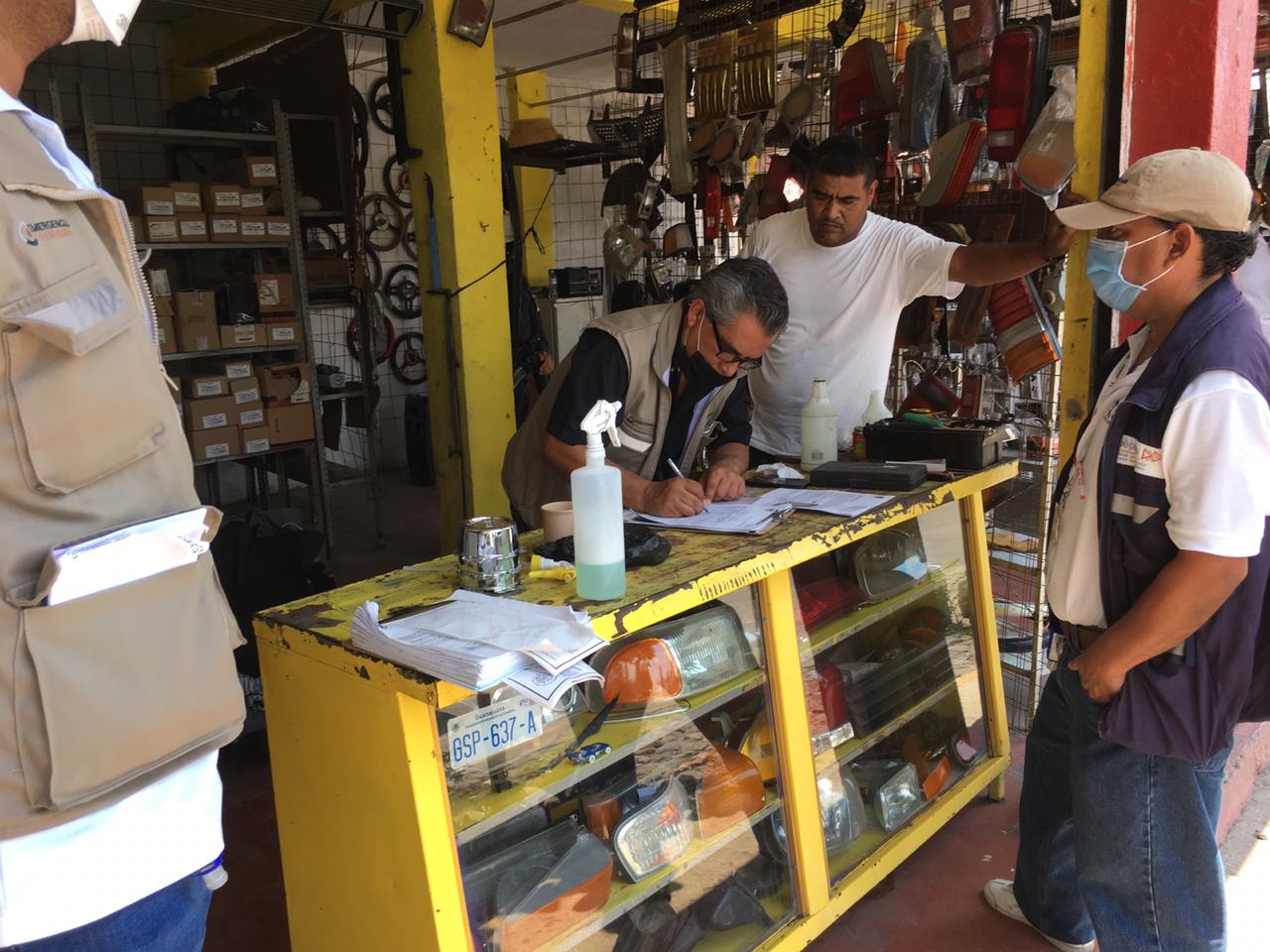  Suspendidos, 21 bienes no esenciales en Apatzingán