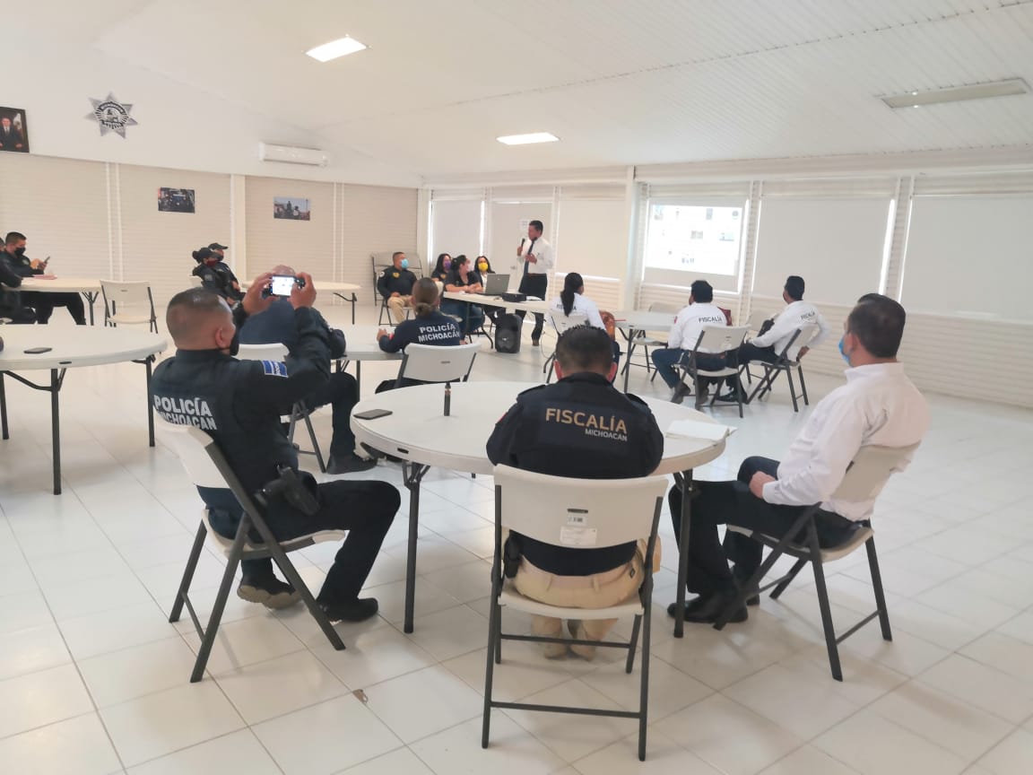  Imparte FGE capacitación a policías desplegados en la región de tierra caliente