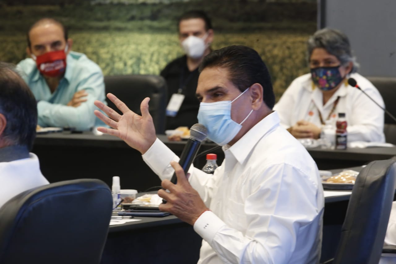  Solicitan gobernadores reunión pública con el Presidente