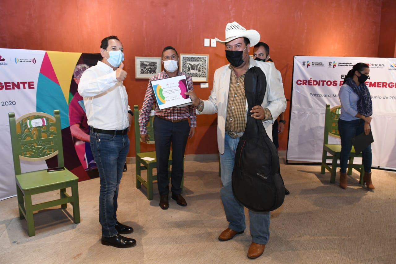  Recibe crédito del Plan Emergente, prestador de servicios turísticos de Pátzcuaro