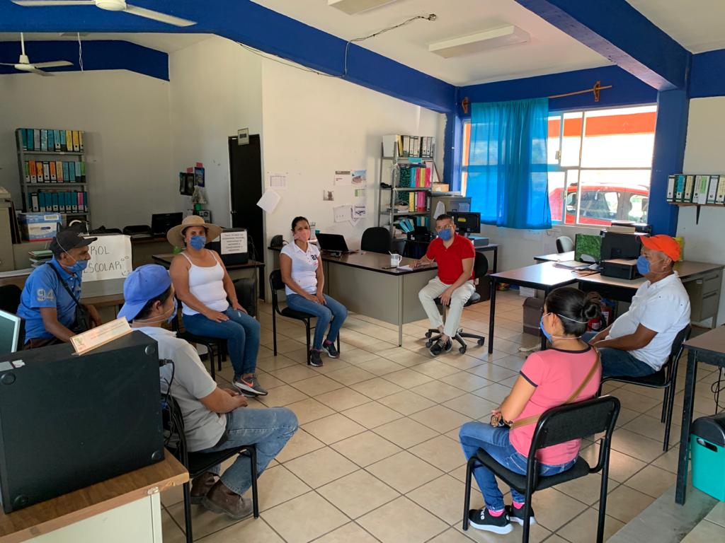  Conjuntan esfuerzos directivos del CECyTEM y padres de familia