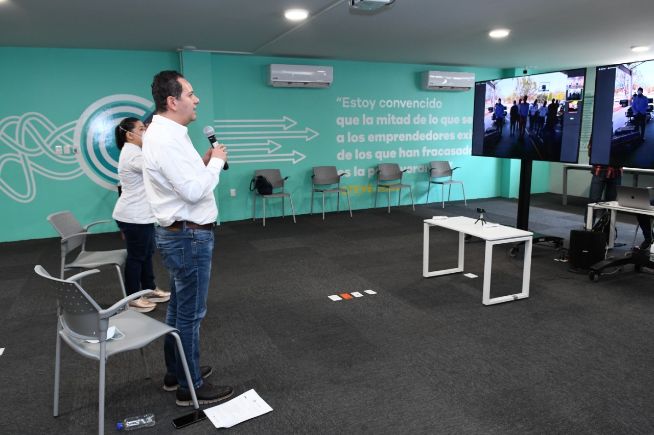  Entrega Gobierno de Michoacán equipamiento a 40 microempresarios de Huetamo