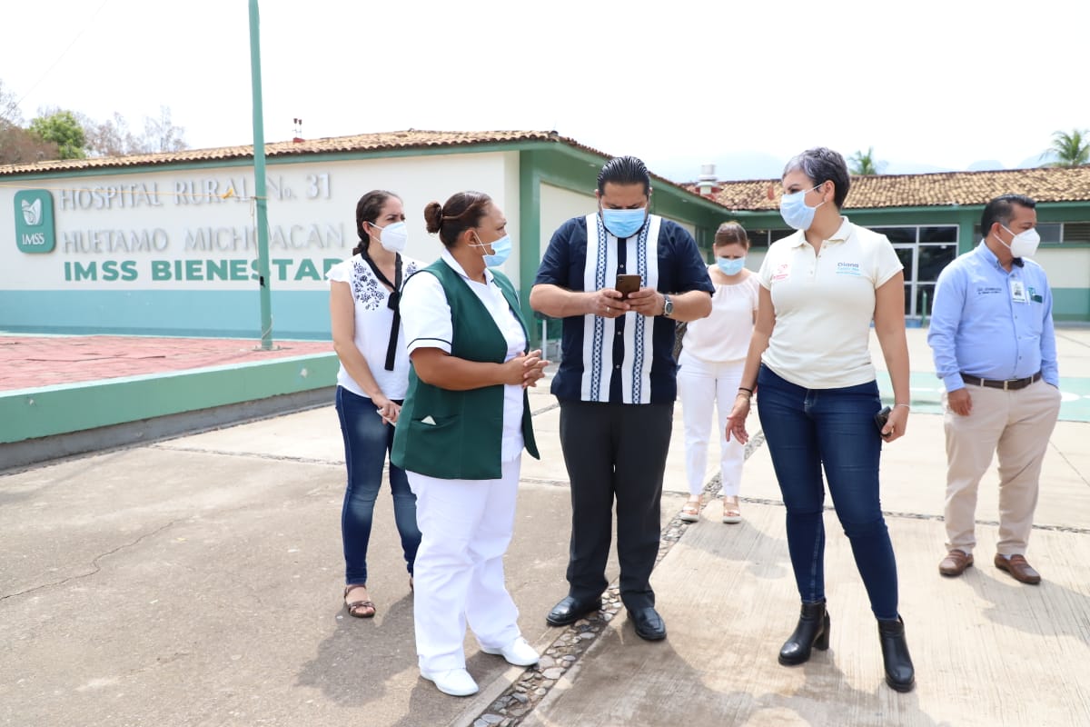  Acuerdan SSM e IMSS Bienestar, fortalecer atención médica en Huetamo por COVID-19