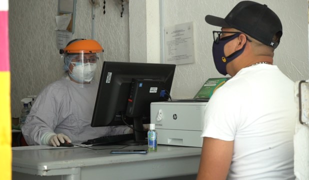  Trabajadores de la salud, comprometidos con el bienestar de la población