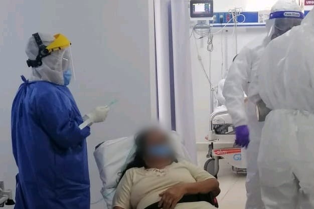 Egresan primeros 2 pacientes recuperados de COVID-19 en Hospital General de Tacámbar