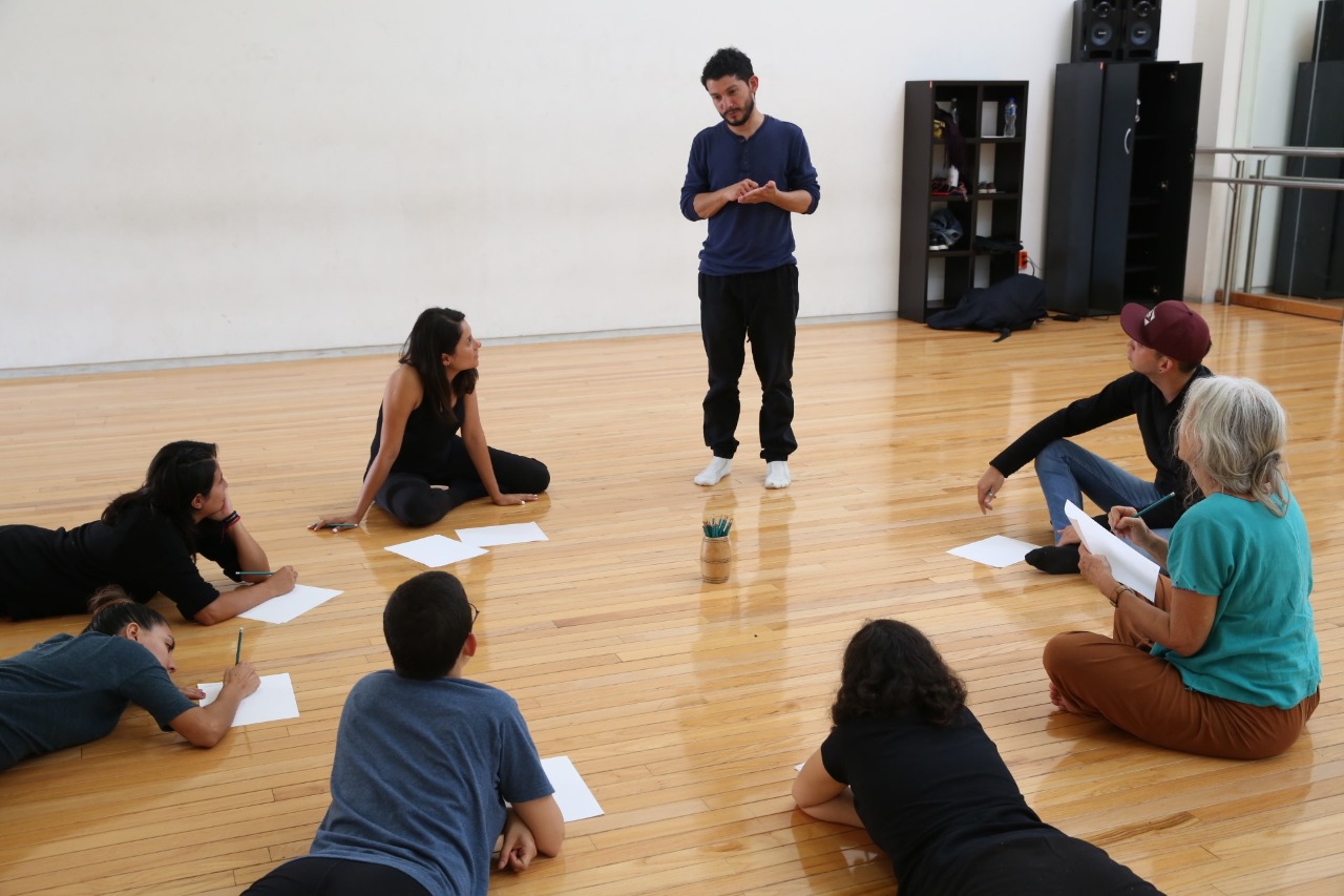  Loopitall, método de expresión que reúne pintura, música y danza