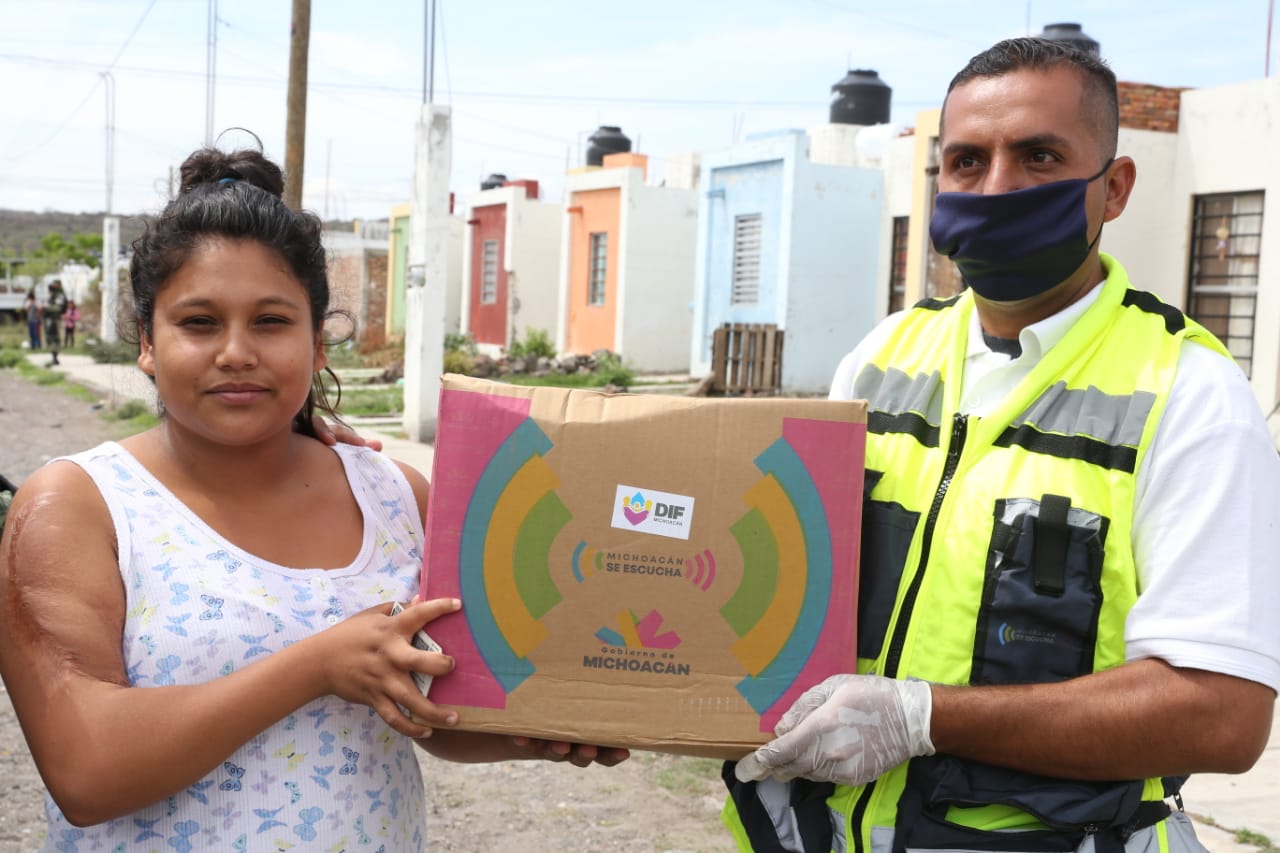  Esta despensa nos ayuda ahorita que no hay trabajo: Elizabeth Alcalá