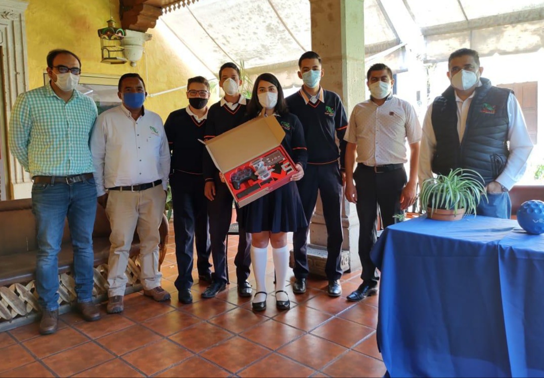 Entregan equipo de robótica a estudiantes del CECyTEM de Epitacio Huerta