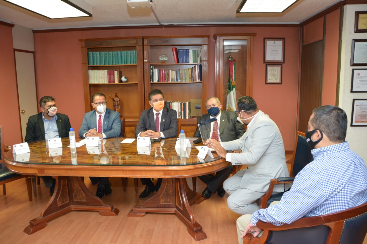  UMSNH ENTREGA RECONOCIMIENTO A LA ASOCIACIÓN DE MAGISTRADOS Y JUECES FEDERALES
