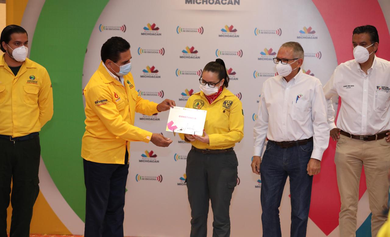  Reconoce Gobernador a combatientes forestales por salvaguardar biodiversidad de Michoacán