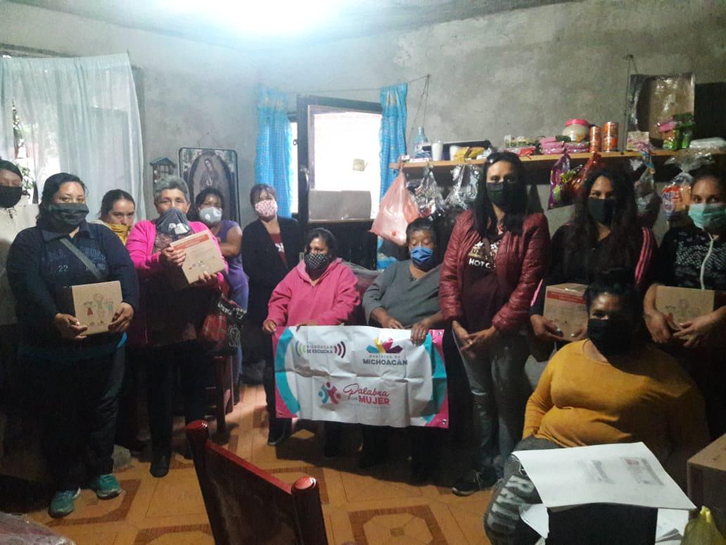 Entrega Gobierno Estatal despensas a mujeres en Zinapécuaro