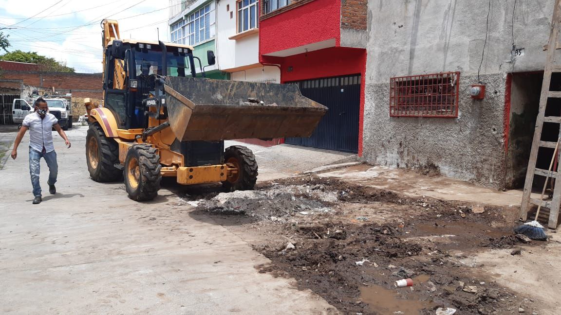 Agradecen vecinos a administración de Raúl Morón por su atención para retirar residuos de domicilio particular
