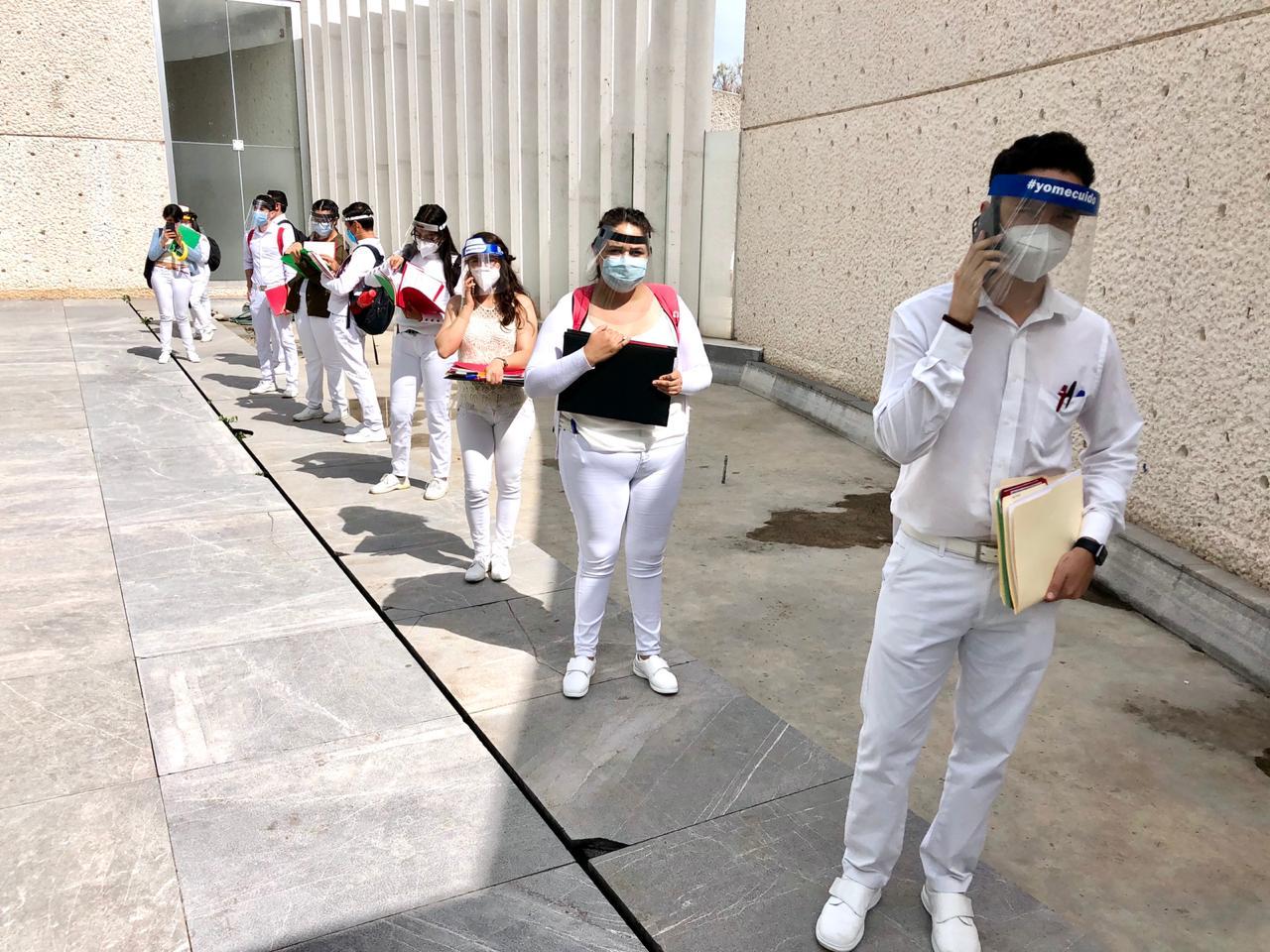  Asignan plazas a pasantes de medicina de la UMSNH