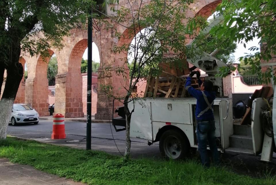 Continua Gobierno de Morelia con cambio luminarias en tramo de Acueducto