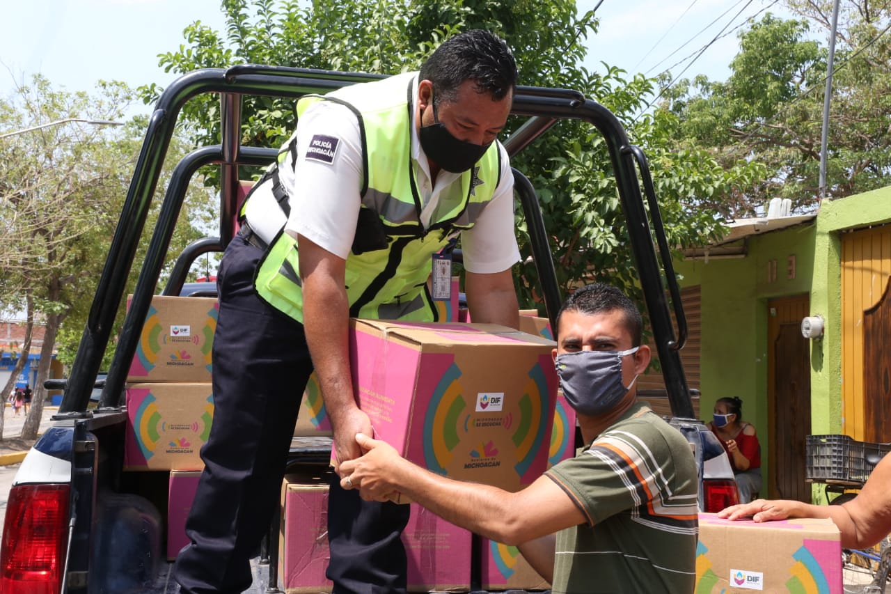 Con Michoacán Alimenta, José Antonio lleva comida a su esposa y dos hijos