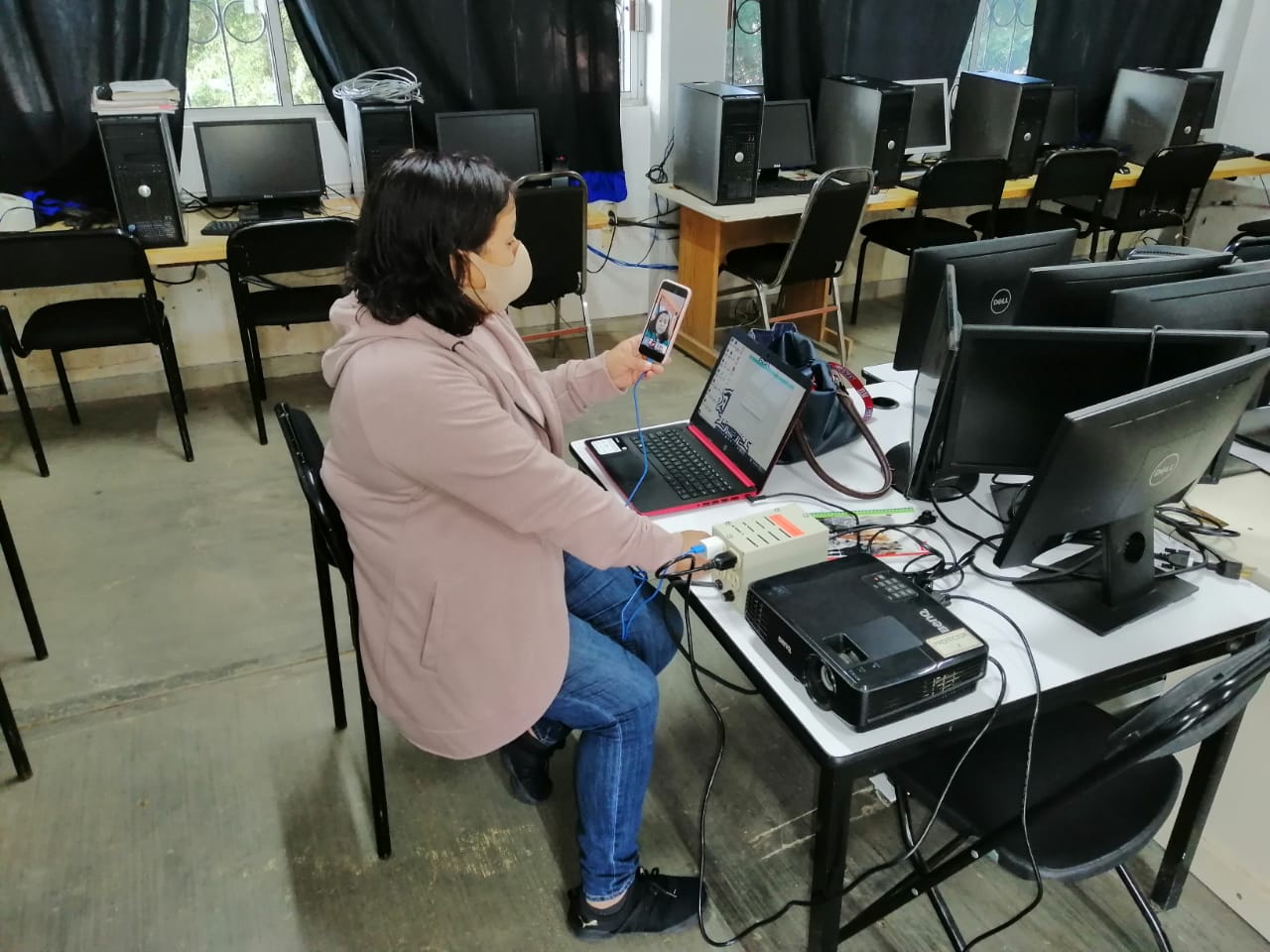  Docentes del CECyTEM concluyen con éxito capacitación tecnológica
