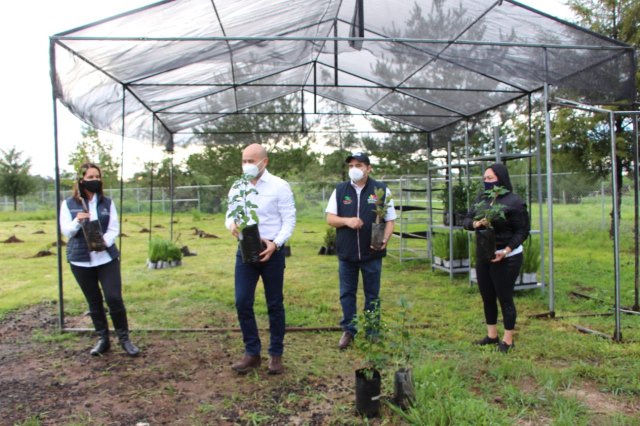  Inauguran invernadero en el plantel Lagunillas del CECyTEM