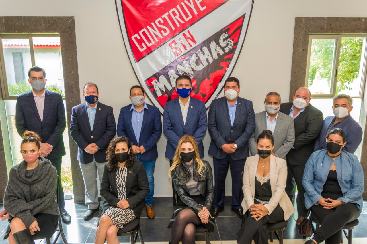  Signan convenio UMSNH Y CMIC